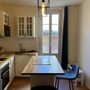 https://studio-neuf-centre-ville-10.fr-provencehotel.com